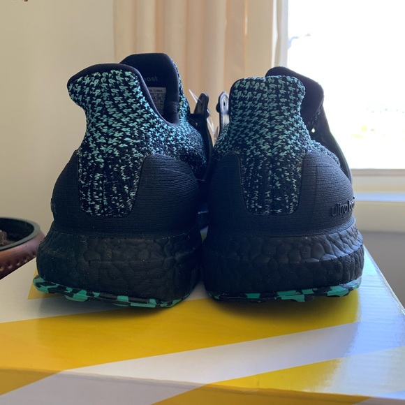 Brand new in box, rare, (sold out)ADIDAS Ultra Boost running shoes 🖤Men size 10 - Picture 6 of 9